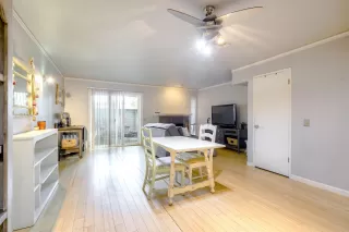 Photo #5: 19079256 Listing 