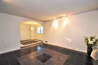 Photo #4: 19079523 Listing