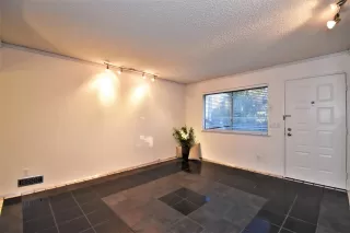 Photo #5: 19079523 Listing