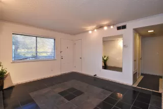 Photo #6: 19079523 Listing