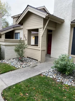 Photo #4: 19079737 Listing