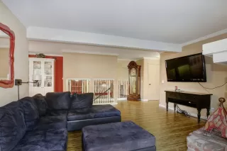 Photo #3: 19080142 Listing