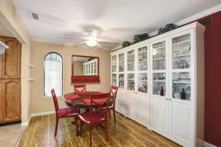 Photo #6: 19080142 Listing