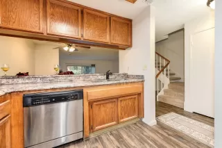 Photo #6: 19080420 Listing