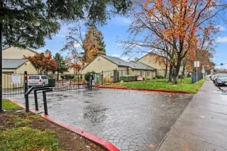 Photo #1: 19080591 Listing