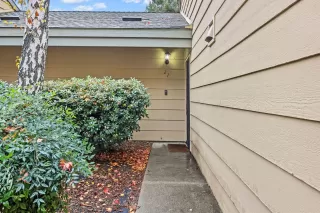 Photo #3: 19080591 Listing