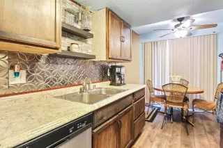 Photo #5: 19080591 Listing