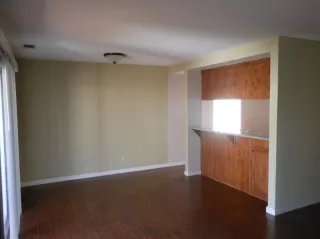 Photo #5: 19080953 Listing