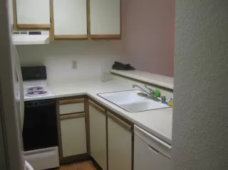 Photo #2: 19081002 Listing