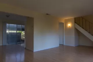 Photo #2: 19081063 Listing