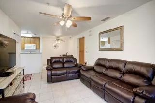 Photo #3: 19081505 Listing