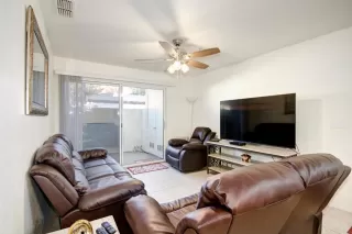 Photo #4: 19081505 Listing