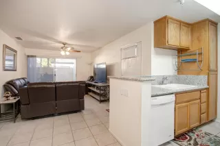 Photo #6: 19081505 Listing