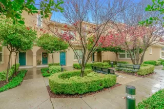 Photo #1: 19081569 Listing