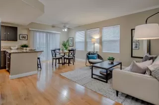 Photo #4: 19081569 Listing