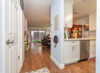 Photo #3: 19082160 Listing 