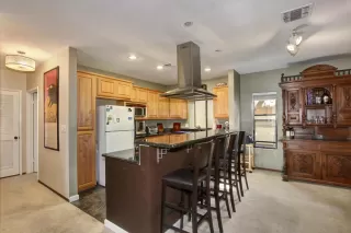 Photo #3: 19082311 Listing