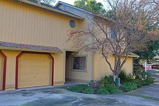 Photo #4: 19082678 Listing