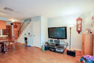 Photo #2: 19082758 Listing