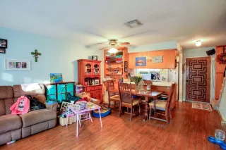 Photo #3: 19082758 Listing