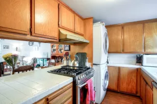 Photo #5: 19082758 Listing