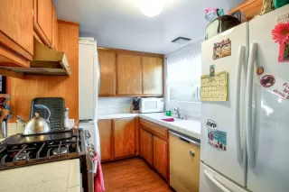 Photo #6: 19082758 Listing