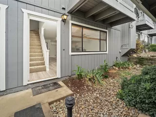 Photo #1: 19082782 Listing