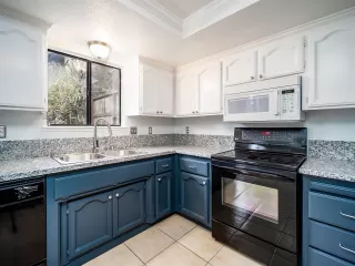 Photo #2: 19082782 Listing