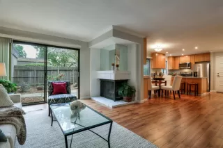 Photo #4: 19083196 Listing