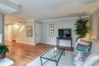 Photo #5: 19083196 Listing