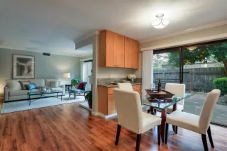 Photo #6: 19083196 Listing