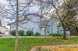 Photo #1: 19083202 Listing