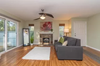 Photo #3: 19083202 Listing