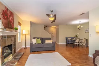 Photo #4: 19083202 Listing