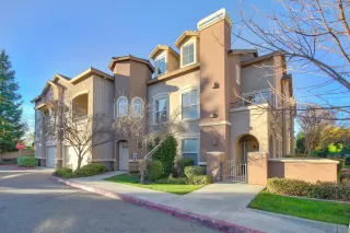 Photo #1: 19083300 Listing