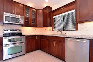 Photo #5: 20000203 Listing