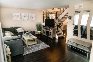 Photo #5: 20000302 Listing 