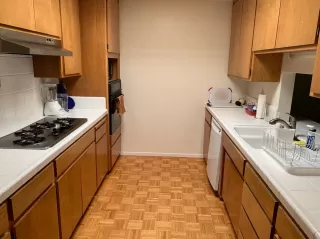 Photo #5: 20000918 Listing