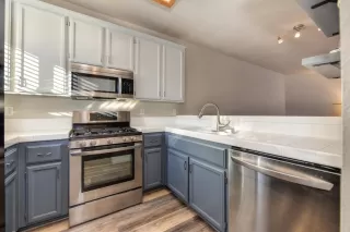 Photo #2: 20001205 Listing