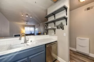 Photo #3: 20001205 Listing