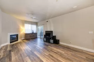 Photo #5: 20001205 Listing