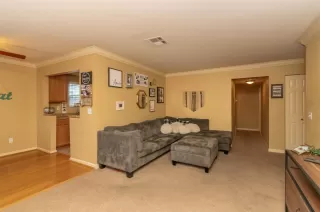 Photo #5: 20002172 Listing