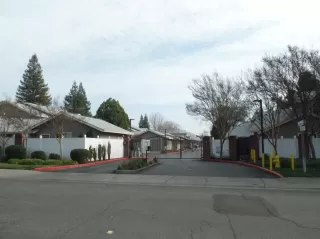 Photo #2: 20004677 Listing