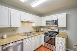Photo #5: 20004888 Listing