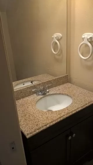 Photo #6: 20005013 Listing