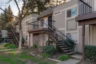 Photo #6: 20005579 Listing