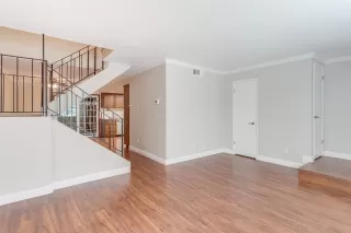 Photo #5: 20006005 Listing 