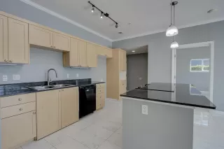 Photo #1: 20007319 Listing