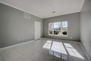 Photo #2: 20007319 Listing