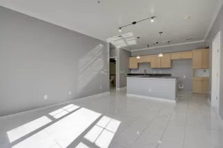 Photo #5: 20007319 Listing